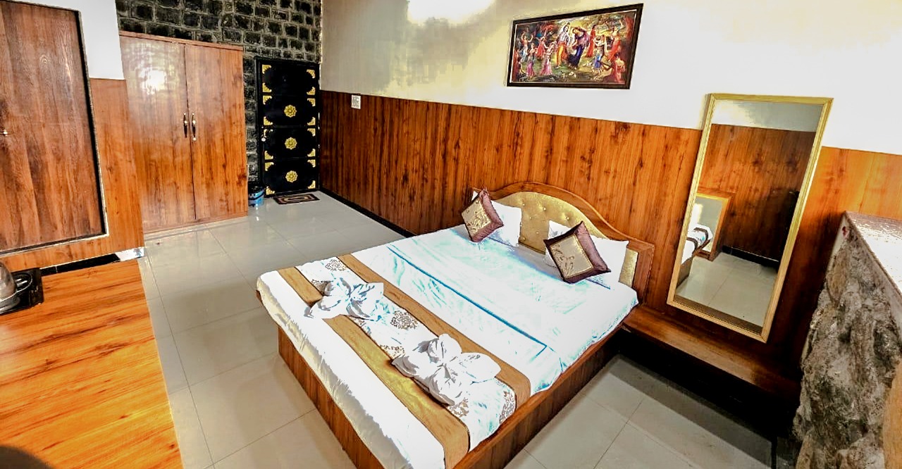 Ac Vishrambaug Wada Heritage Rooms