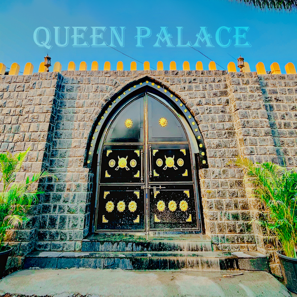 Queen Palace Heritage door